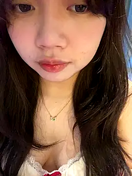 Snapshot of Hotellinh12 chatting on September 30, 4:24 pm Hotellinh12 online show from September 30, 4:24 pm