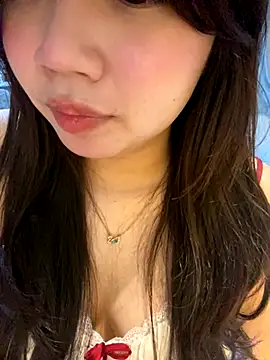 Snapshot of Hotellinh12 chatting on October 18, 4:53 pm Hotellinh12 online show from October 18, 4:53 pm