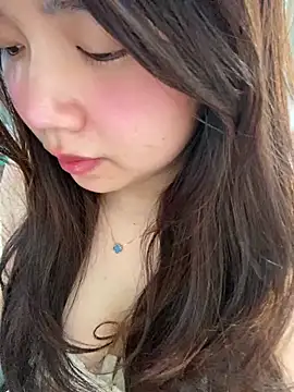 Snapshot of Hotellinh12 chatting on February 8, 7:39 am Hotellinh12 online show from February 8, 7:39 am