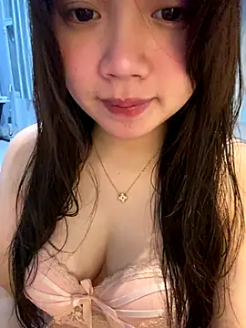 Snapshot of Hotellinh12 chatting on December 19, 12:07 pm Hotellinh12 online show from December 19, 12:07 pm