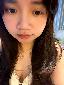 Snapshot of Hotellinh12 chatting on September 10, 4:39 pm Hotellinh12 online show from September 10, 4:39 pm