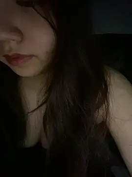 Snapshot of Hotellinh12 chatting on March 17, 4:54 pm Hotellinh12 online show from March 17, 4:54 pm