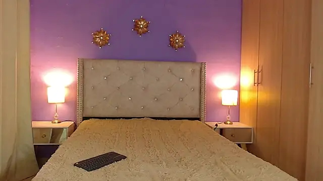 Kim and Mia online show from September 22, 10:38 pm