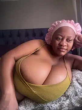 Chubbykarisma27 online show from February 6, 10:00 am