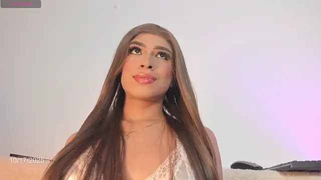 Snapshot of Angel_camm chatting on October 18, 3:41 am Angel camm online show from October 18, 3:41 am