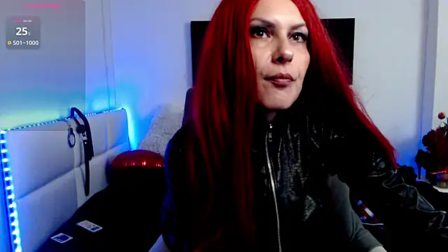 Snapshot of EvelynQueenn chatting on March 12, 5:24 am EvelynQueenn online show from March 12, 5:24 am