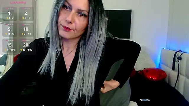 Snapshot of EvelynQueenn chatting on February 26, 1:00 pm EvelynQueenn online show from February 26, 1:00 pm