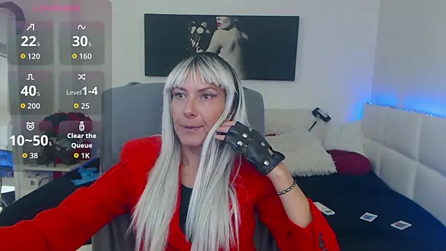 Snapshot of EvelynQueenn chatting on October 14, 11:22 am EvelynQueenn online show from October 14, 11:22 am