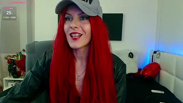 Snapshot of EvelynQueenn chatting on March 14, 4:10 am EvelynQueenn online show from March 14, 4:10 am