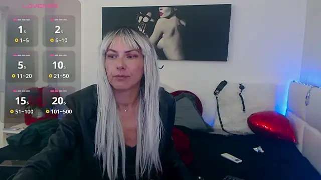 Snapshot of EvelynQueenn chatting on September 14, 6:58 am EvelynQueenn online show from September 14, 6:58 am