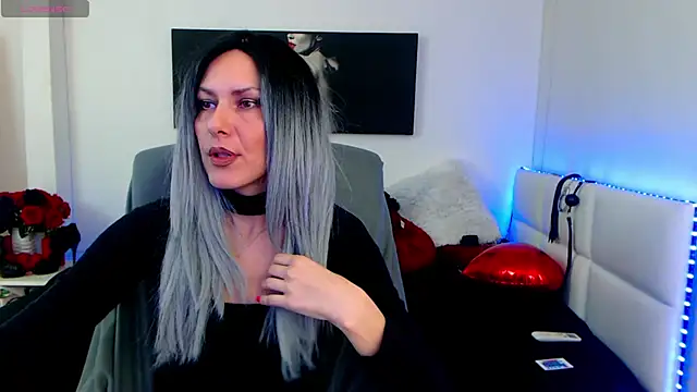 Snapshot of EvelynQueenn chatting on February 28, 6:32 am EvelynQueenn online show from February 28, 6:32 am