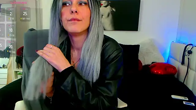 Snapshot of EvelynQueenn chatting on February 26, 6:51 am EvelynQueenn online show from February 26, 6:51 am