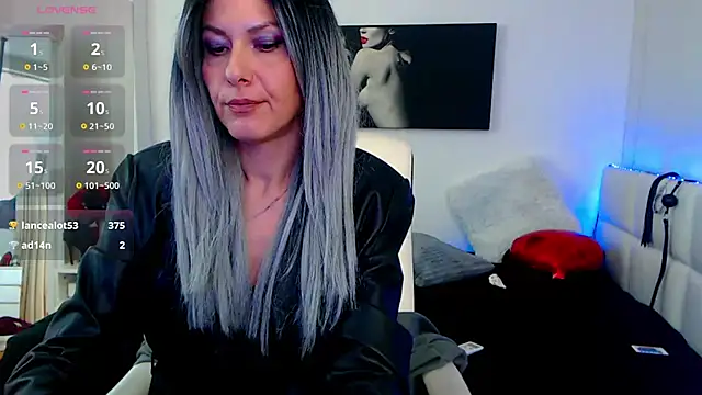 Snapshot of EvelynQueenn chatting on February 17, 9:35 am EvelynQueenn online show from February 17, 9:35 am