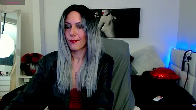 Snapshot of EvelynQueenn chatting on February 24, 4:49 am EvelynQueenn online show from February 24, 4:49 am