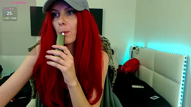 Snapshot of EvelynQueenn chatting on March 14, 8:21 am EvelynQueenn online show from March 14, 8:21 am