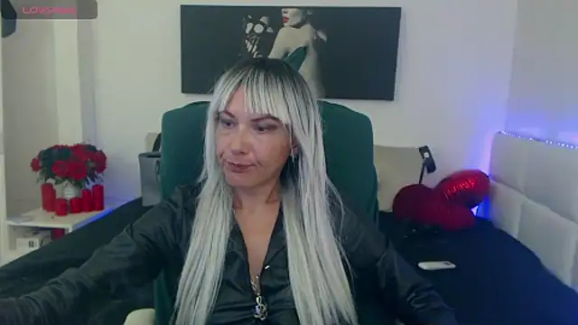 Snapshot of EvelynQueenn chatting on September 27, 7:36 am EvelynQueenn online show from September 27, 7:36 am