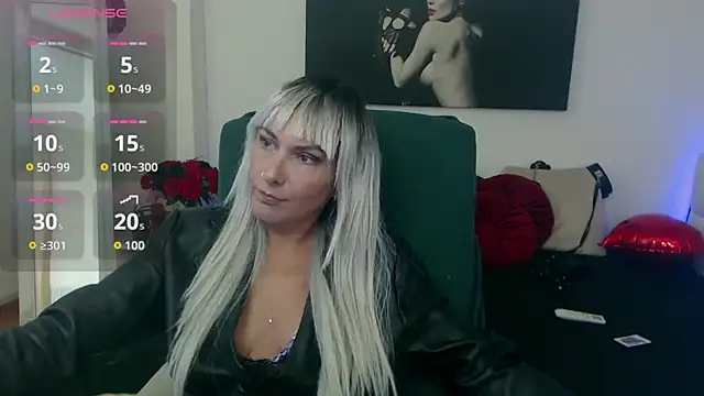 Snapshot of EvelynQueenn chatting on September 26, 4:36 pm EvelynQueenn online show from September 26, 4:36 pm