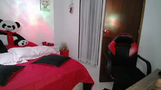 Snapshot of vanessalat chatting on July 1, 11:54 am vanessalat online show from July 1, 11:54 am