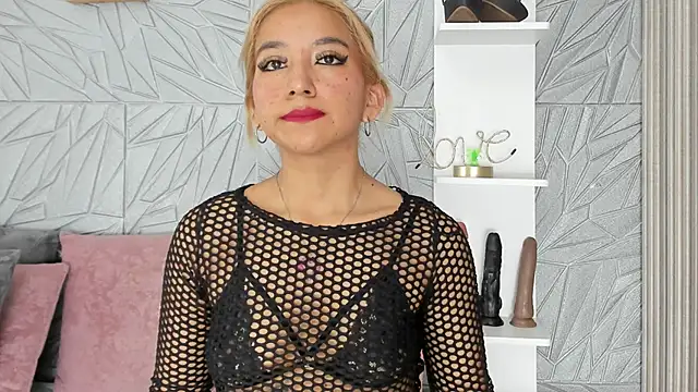 Snapshot of agatadelphine chatting on October 22, 1:10 pm agatadelphine online show from October 22, 1:10 pm