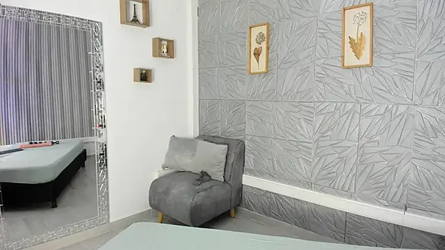 agatadelphine online show from April 20, 1:13 pm