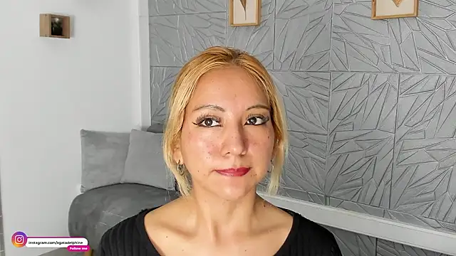 agatadelphine online show from March 13, 1:27 pm