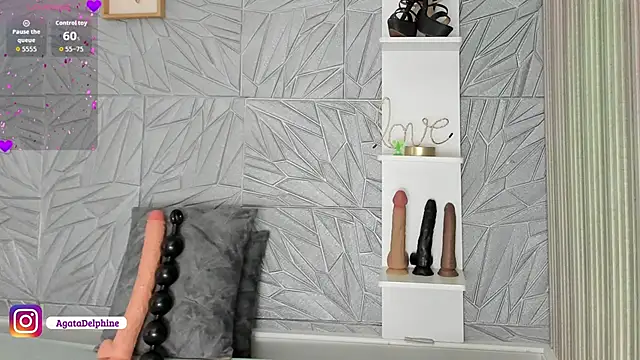 Snapshot of agatadelphine chatting on November 15, 1:26 pm agatadelphine online show from November 15, 1:26 pm