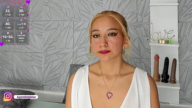 Snapshot of agatadelphine chatting on November 5, 1:14 pm agatadelphine online show from November 5, 1:14 pm