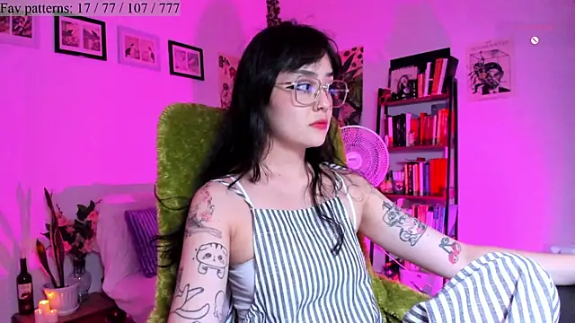 Snapshot of Conlosmichis chatting on October 22, 11:36 pm Conlosmichis online show from October 22, 11:36 pm