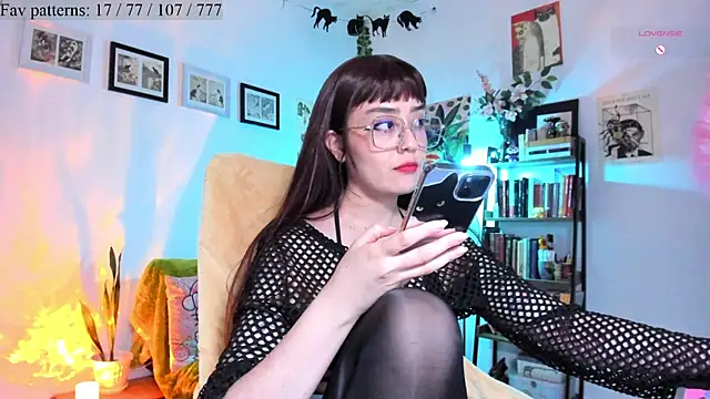 Snapshot of Conlosmichis chatting on December 16, 12:04 am Conlosmichis online show from December 16, 12:04 am