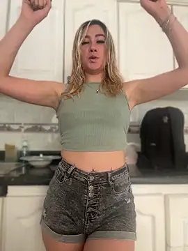MaryDeniro online show from May 30, 4:45 pm