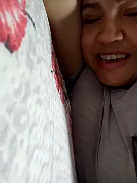 lovelyjhessy online show from January 12, 2:14 am