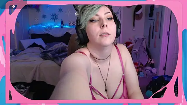 Snapshot of CirqueNoirBlu chatting on December 17, 2:49 am CirqueNoirBlu online show from December 17, 2:49 am