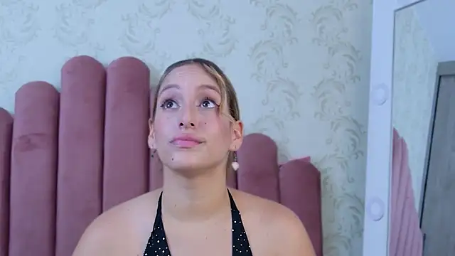 Snapshot of Agnescruzz chatting on October 24, 4:28 pm Agnescruzz online show from October 24, 4:28 pm