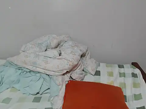 Snapshot of belinda_waridi chatting on December 13, 11:33 pm belinda waridi online show from December 13, 11:33 pm