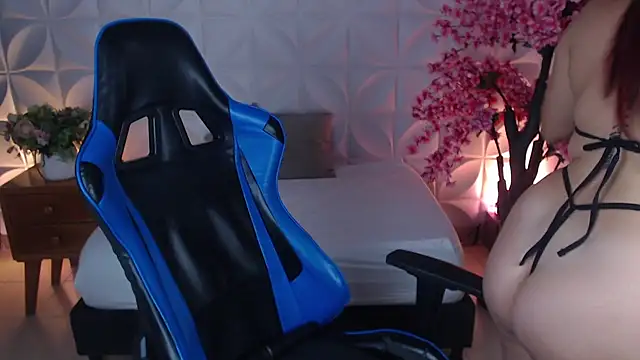 lizowenn  online show from February 16, 10:29 pm