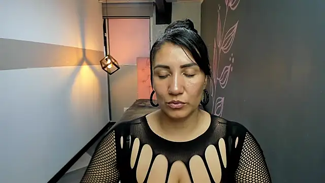 Snapshot of GiaFox_ chatting on March 2, 7:43 am GiaFox online show from March 2, 7:43 am