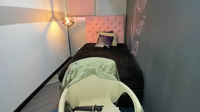Snapshot of GiaFox_ chatting on March 10, 4:14 pm GiaFox online show from March 10, 4:14 pm