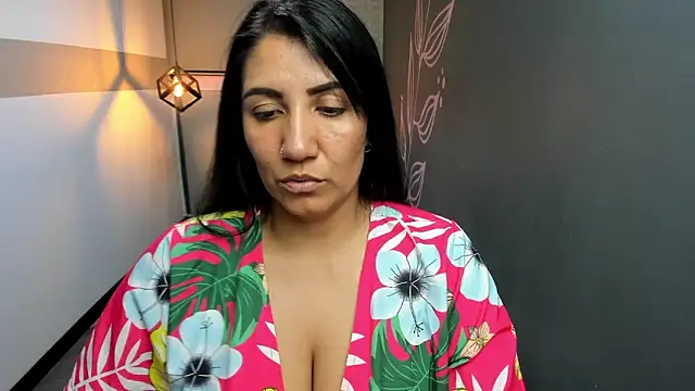 Snapshot of GiaFox_ chatting on March 9, 7:01 am GiaFox online show from March 9, 7:01 am