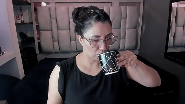 Snapshot of GiaFox_ chatting on October 6, 7:36 pm GiaFox online show from October 6, 7:36 pm