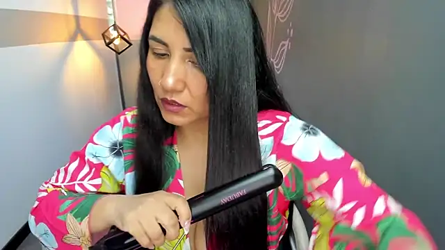 Snapshot of GiaFox_ chatting on March 3, 1:01 pm GiaFox online show from March 3, 1:01 pm