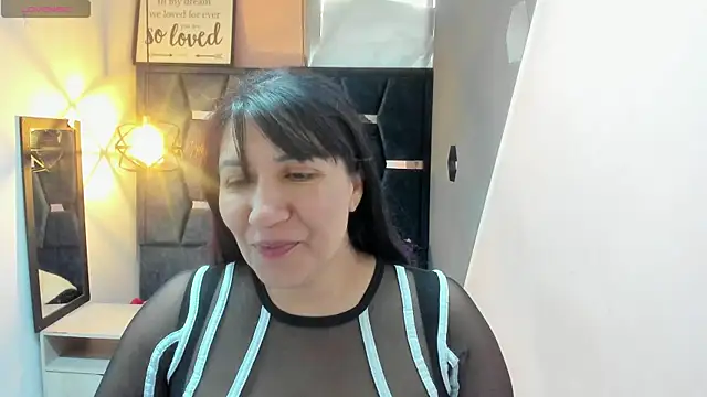 Snapshot of GiaFox_ chatting on October 4, 1:34 pm GiaFox online show from October 4, 1:34 pm