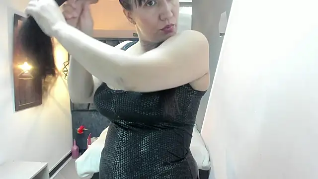 GiaFox  online show from December 16, 1:15 pm