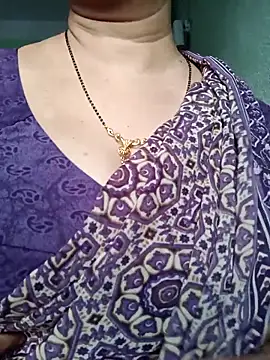 Snapshot of Rosy-B chatting on November 15, 12:36 am Rosy-B online show from November 15, 12:36 am