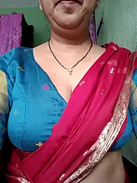 Snapshot of Rosy-B chatting on October 13, 12:34 am Rosy-B online show from October 13, 12:34 am