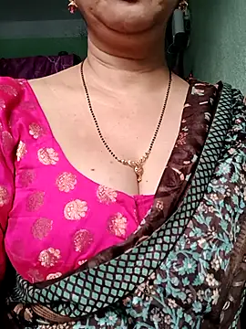 Snapshot of Rosy-B chatting on November 13, 12:47 am Rosy-B online show from November 13, 12:47 am