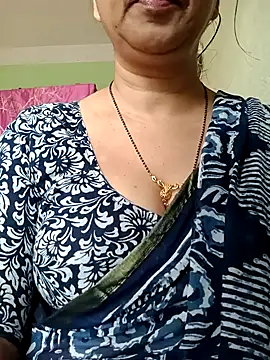 Snapshot of Rosy-B chatting on October 4, 12:56 am Rosy-B online show from October 4, 12:56 am