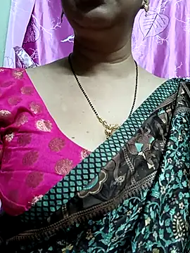 Snapshot of Rosy-B chatting on February 24, 6:04 pm Rosy-B online show from February 24, 6:04 pm