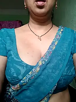 Snapshot of Rosy-B chatting on October 27, 12:33 am Rosy-B online show from October 27, 12:33 am