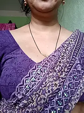 Snapshot of Rosy-B chatting on November 26, 9:42 am Rosy-B online show from November 26, 9:42 am