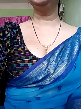 Snapshot of Rosy-B chatting on February 21, 10:07 am Rosy-B online show from February 21, 10:07 am